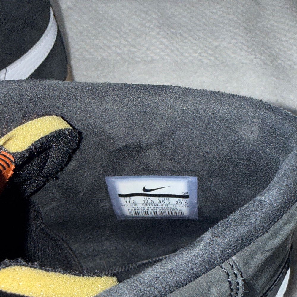 Nike Black and White Men's Sneakers with Gum Sole - Picture 2 of 6